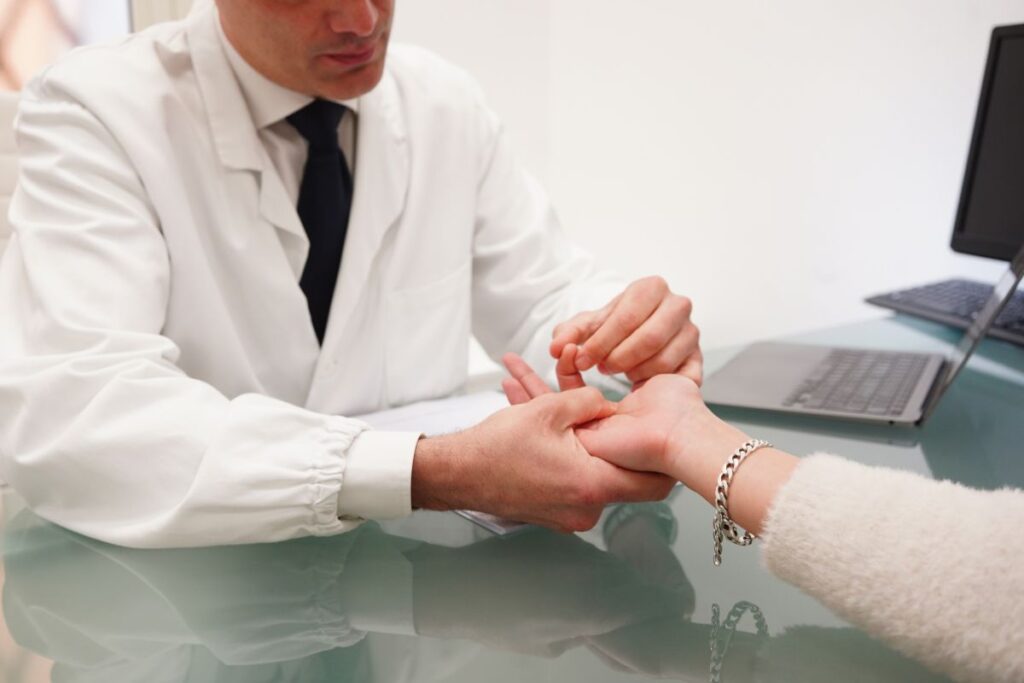 Specialista lesione tendine mano - Prof. Matteo Guzzini Chirurgo della Mano Roma